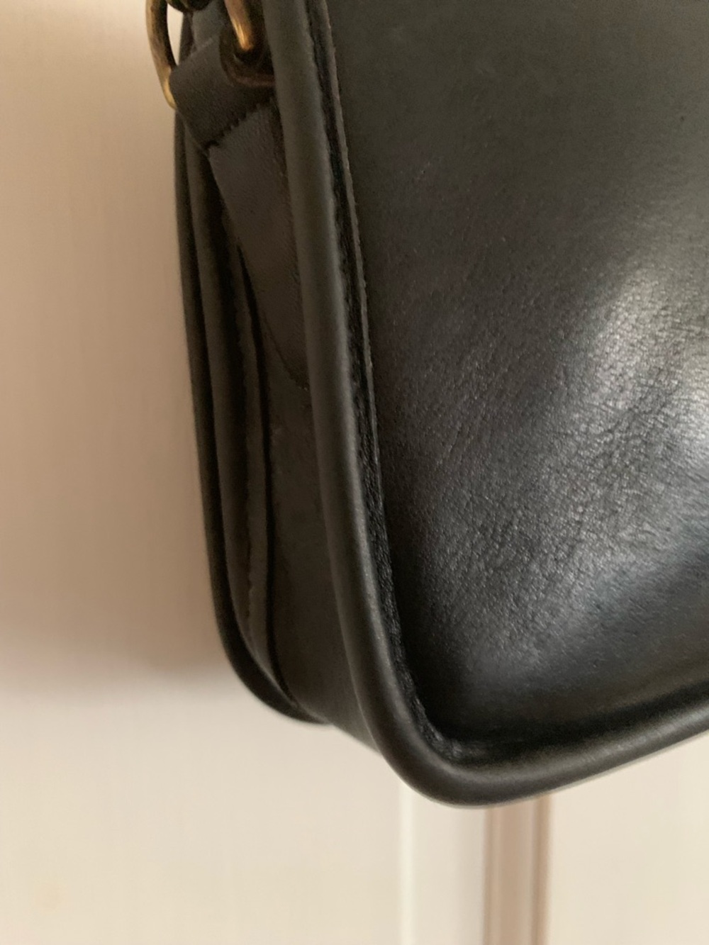 Vintage coach Black Leather Crossbody Bag with Turn-Lock Closure - Picture 11 of 16